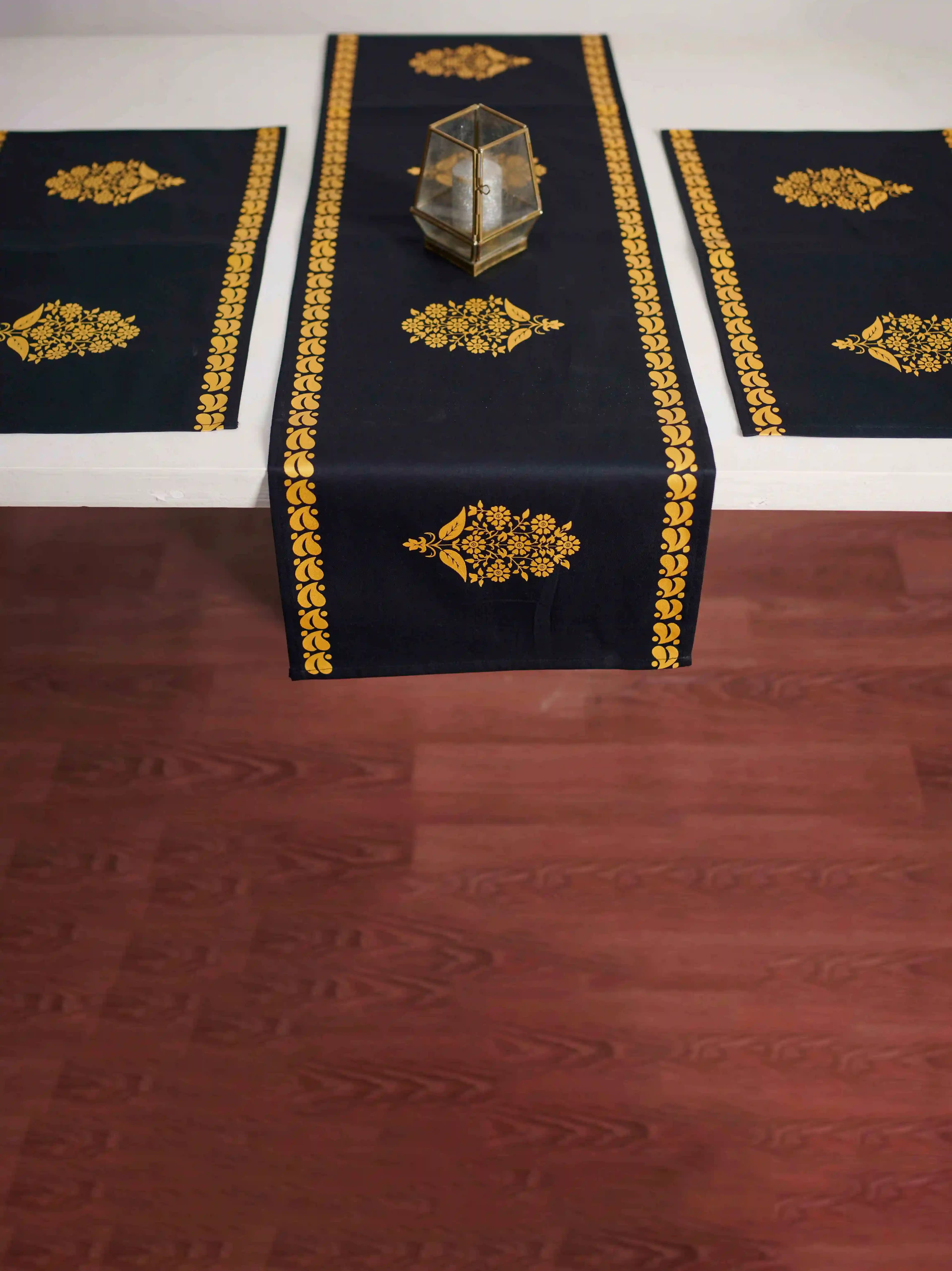 Black & Gold~Single Table Runner