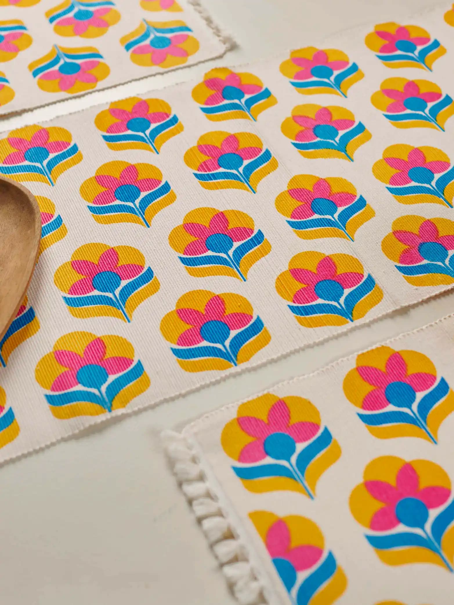 navajo white~Table Runner Set