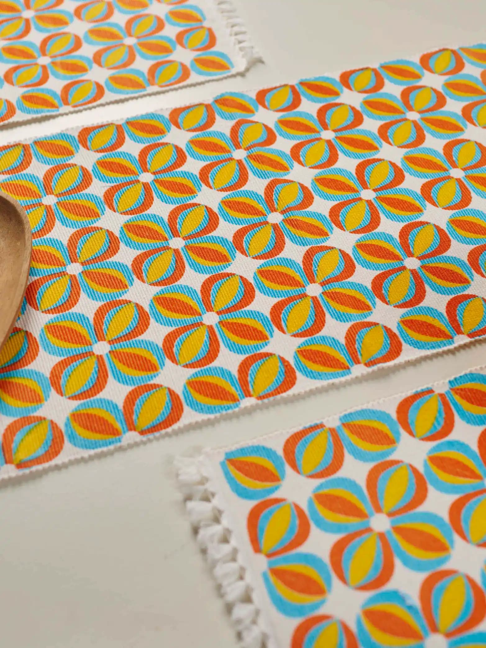 olive~Table Runner Set