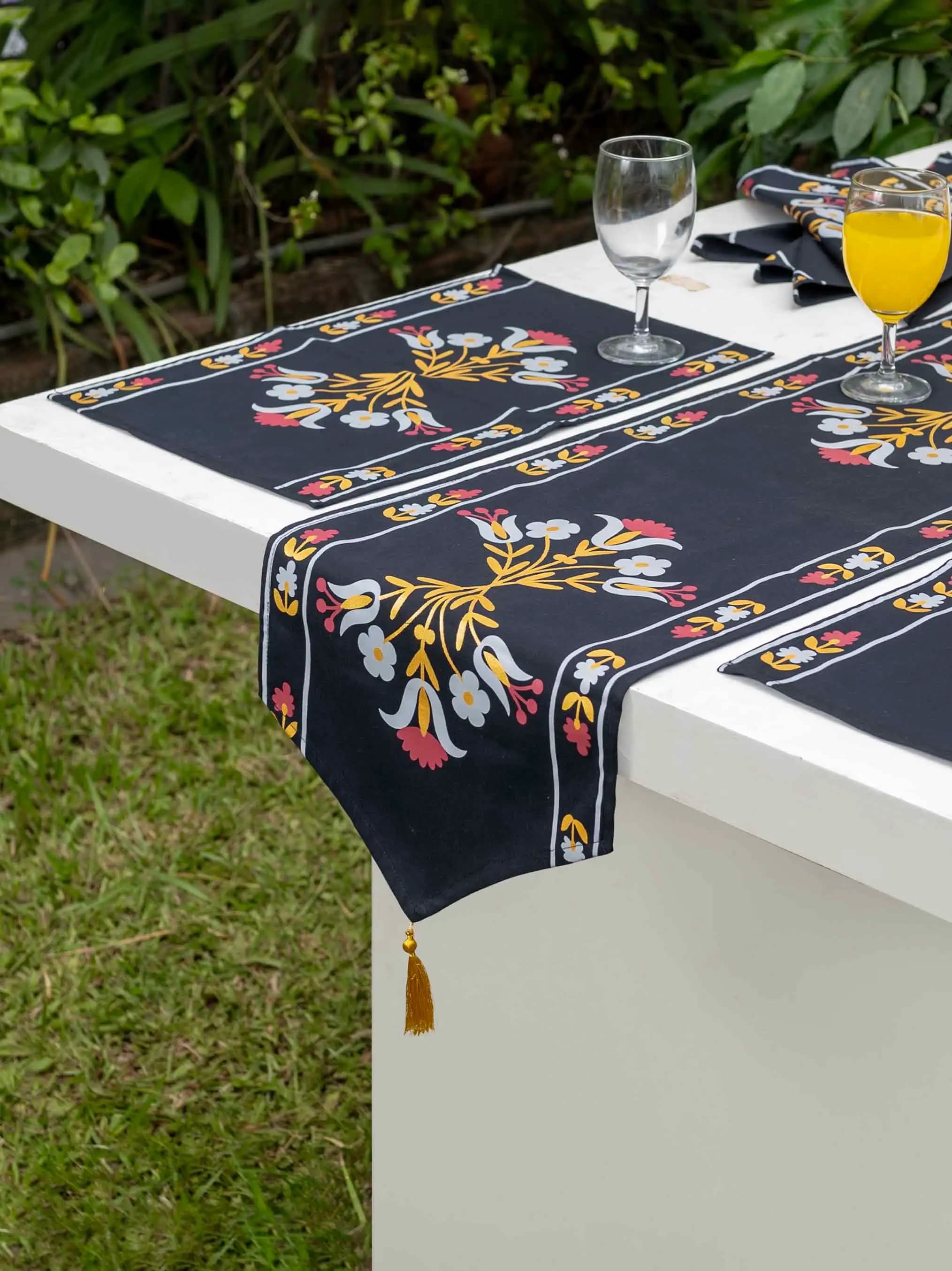Black~Single Table Runner