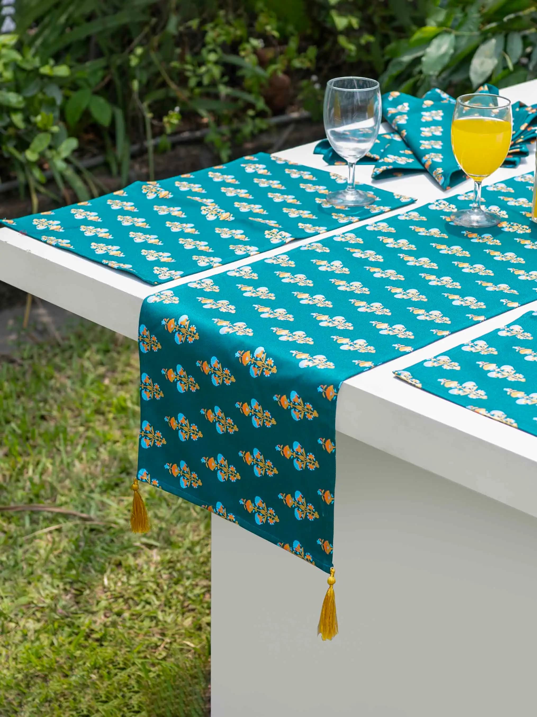 Sea Green~Single Table Runner
